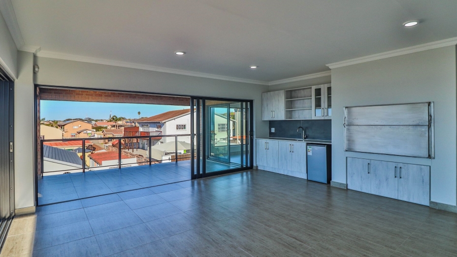 4 Bedroom Property for Sale in Wavecrest Eastern Cape